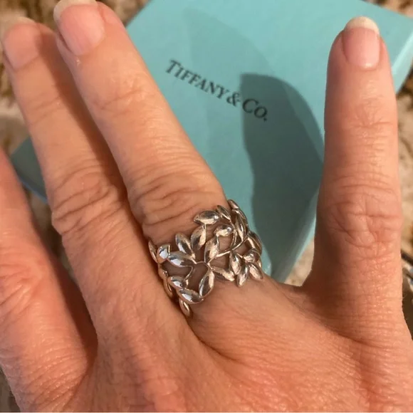 Tiffany Paloma Picasso-Elegant Sterling Silver Olive Leaf Ring - Size 6 - Picture 2 of 3